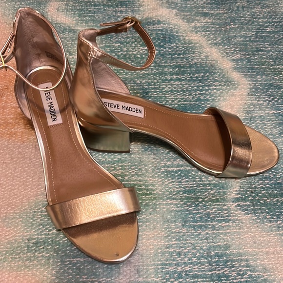 Steve Madden Irenee Sandal Gold Size 8.5 - Picture 1 of 5